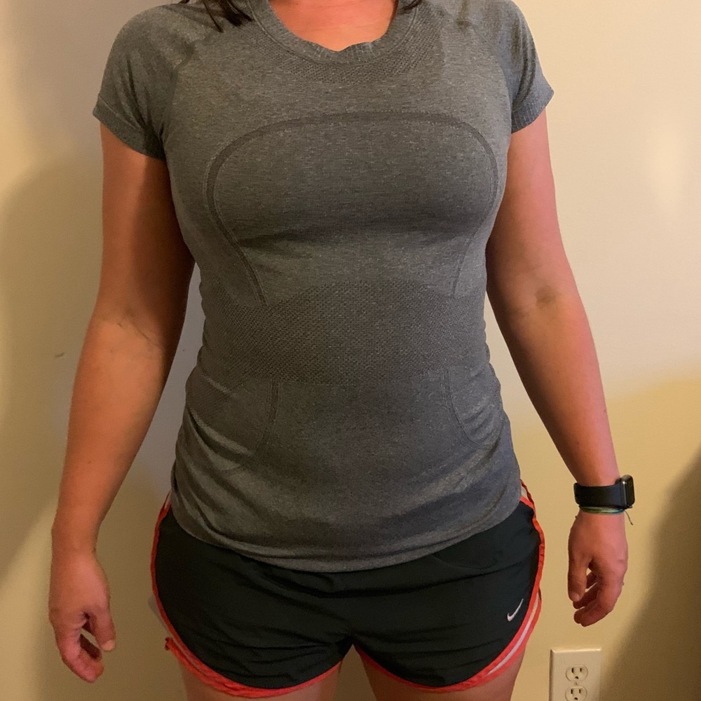 Lululemon Swiftly Tech Short Sleeve Crew Size 6